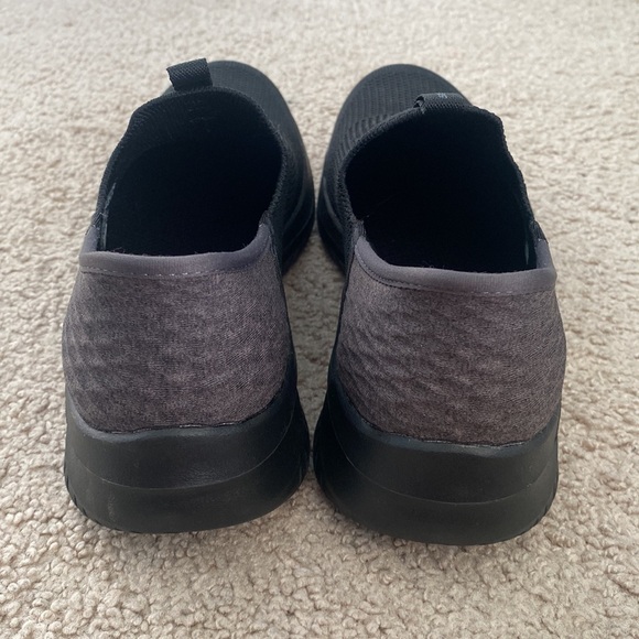 New Sketchers Slip In Air Cooled Memory Foam Black Comfy Shoes Boys Size 3.5 - Picture 6 of 9
